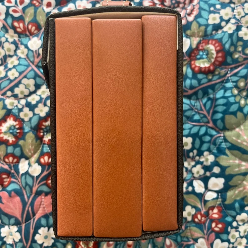 Fashion travel jewelry case